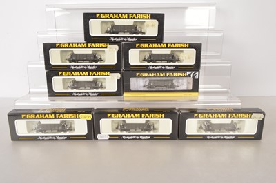 Lot 147 - Graham Farish by Bachmann 40 Tonne Sealion Hopper Wagons