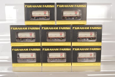 Lot 151 - N Gauge Graham Farish by Bachmann Collectors Club Exclusive TTA VIP Tank Wagons (8)