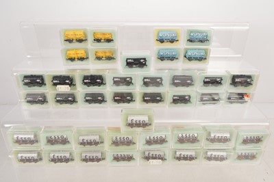 Lot 170 - Peco N Gauge Fuel Tank Wagons (44)