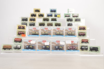 Lot 171 - Peco N Gauge Tank Wagons (43)