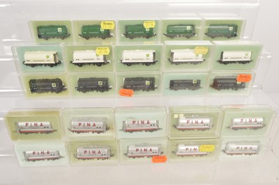 Lot 172 - Peco N Gauge 45T Fuel Tank Wagons (25)