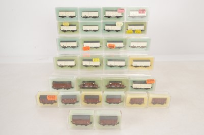 Lot 175 - Peco N Gauge Goods Wagons (28)