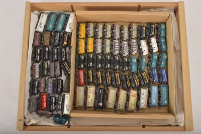 Lot 189 - Peco Unboxed N Gauge Private Owner Goods Wagons (75)