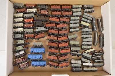 Lot 191 - Peco N gauge BR Goods Wagons and Brake Vans (90)