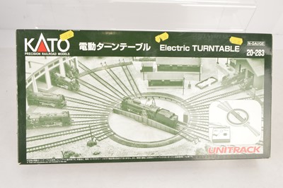 Lot 199 - Kato N Gauge Unitrack Electric Turntable Set