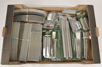 Lot 201 - Substantial Quantity of Kato N Gauge Unitrack Loose Track and Controllers