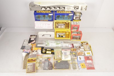 Lot 207 - N Gauge Trackside and Layout Kits and Accessories (40)