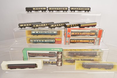 Lot 222 - N Gauge British Outline Coaching Stock (18)