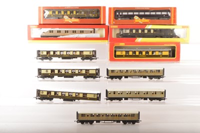 Lot 236 - Hornby 00 Gauge boxed (China and Margate) chocolate and brown Pullman and LNER Teak Coaches and a Royal Coaches (11)