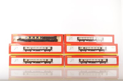 Lot 251 - Hornby 00 Gauge boxed chocolate and cream Pullman Cars (6)