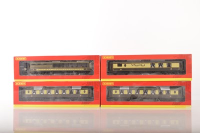 Lot 252 - Hornby 00 Gauge boxed chocolate and cream Pullman Observation Car and New Century Bar and other Pullman Cars (6)