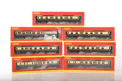 Lot 256 - Hornby 00 Gauge boxed GWR chocolate and brown Hawksworth Coaches (7)