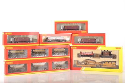 Lot 258 - Hornby 00 Gauge boxed Breakdown Crane and various Hopper wagons (13 wagons, 7 boxes)