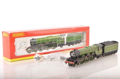 Lot 285 - Hornby 00 Gauge boxed R2261 LNER green Class A3 4472 'Flying Scotsman' Locomotive and Tender