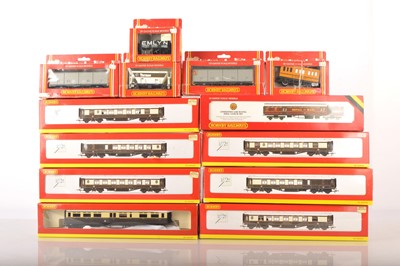 Lot 288 - Hornby 00 Gauge six Pullman Cars and GWR Rest Car and LMS Royal Mail Coach and other Rolling Stock (13)