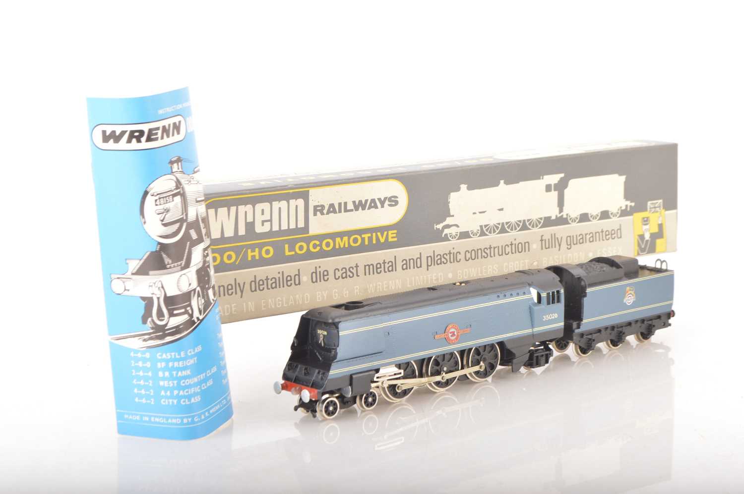 Lot 319 - Wrenn 00 Gauge boxed W2267 BR blue Merchant Navy Class 35026 'Lamport and Holt Line' Locomotive and Tender