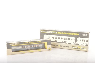 Lot 322 - Wrenn 00 Gauge boxed W3004/5 BR blue grey Brighton Belle 2-Car EMU Set and Golden Arrow Pullman Car (2)