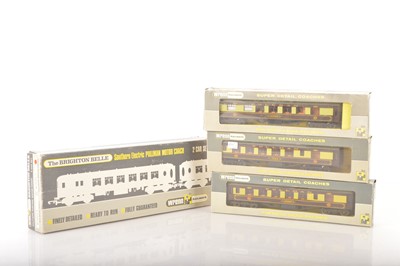 Lot 324 - Wrenn 00 Gauge boxed Brighton Belle chocolate and cream 5-Car set (4)