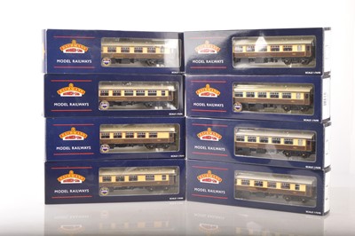 Lot 351 - Bachmann 00 Gauge boxed chocolate and cream Pullman Coaches with lighting (8)