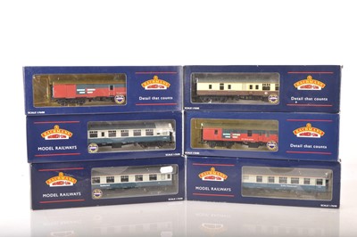 Lot 353 - Bachmann 00 Gauge boxed BR MK1 blue/grey Coaches BR WR Coach and Rail Express Systems Coaches (6)