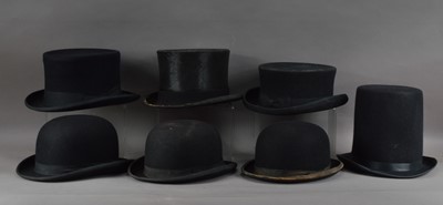 Lot 170 - A collection of hats