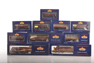 Lot 381 - Bachmann 00 Gauge boxed EWS Class 37 and 66 Diesel Locomotives and various EWS Hopper and open wagons (10)