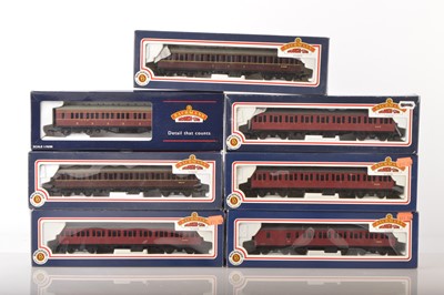 Lot 385 - Bachmann 00 Gauge boxed BR crimson Suburban Coaches (7)