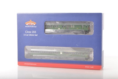 Lot 401 - Bachmann For Kernow Model Rail Centre 00 Gauge boxed 31-235Z  BR SR green Class 205 2H Thumper  2-CAR  DEMU Diesel  Multiple Unit