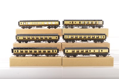 Lot 417 - Exley 00 Gauge boxed GWR chocolate and cream Main Line Corridor Coaches (6)