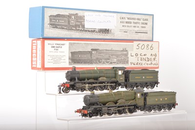 Lot 425 - Wills Finecast 00 Gauge Kitbuilt GWR green Castle and Hall Class Locomotives and Tenders (2)