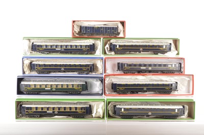 Lot 475 - Rake of 00/HO Gauge 8 kitbuilt Wagon-Lits London-Paris Sleeping Cars and one Baggage Car (9)