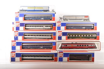 Lot 482 - Jouef HO Gauge Boxed  Continental Coaches and Wagons (11)