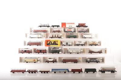 Lot 487 - Fleischmann HO Gauge Boxed and unboxed Goods Rolling stock (32)