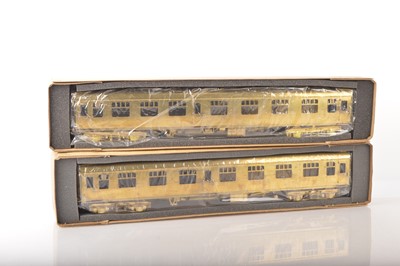 Lot 549 - San Cheng (China) 0 Gauge Modern issue pair of Mk 1 Coaches (2)