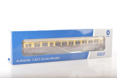 Lot 555 - Dapol 0 Gauge Modern issue Ref:7P-004-002 GWR chocolate and cream Auto Coach