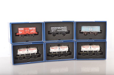 Lot 574 - Dapol 0 Gauge Modern issue group of Goods Wagons (6)