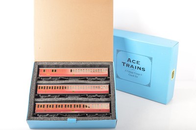 Lot 582 - Ace 0 Gauge modern issue C/1 3-car HRCA 30 year anniversary (1999) Passenger coaches