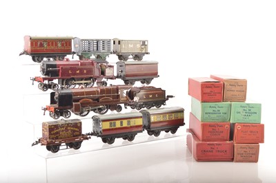 Lot 645 - Hornby 0 Gauge Mixed group of Pre and Post-war Locomotives and Rolling stock (17)