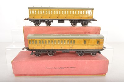 Lot 671 - Hornby 0 Gauge pair of LNER Passenger coaches (2)