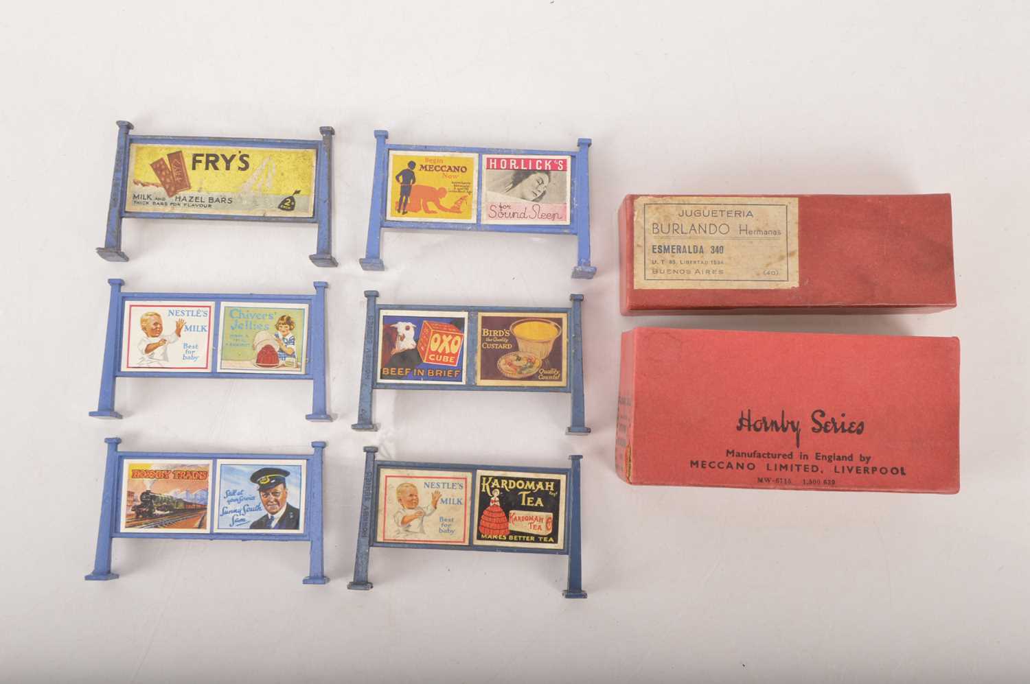 Lot 690 - Hornby 0 Gauge Station Hoardings - Railway accessories