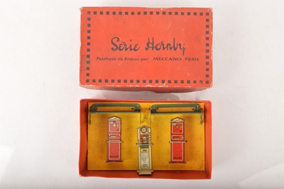 Lot 699 - French Hornby 0 Gauge Railway accessories No.3