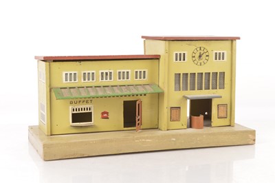 Lot 802 - Kibri Large scale wooden Continental outline Station