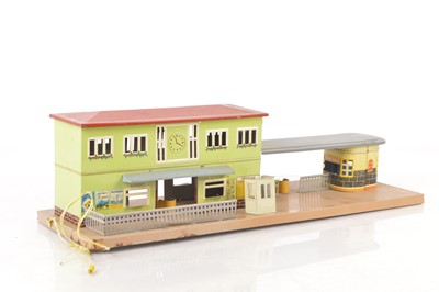 Lot 807 - German made Tinplate Continental 0/00 scale Station