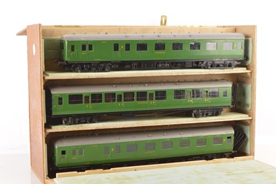 Lot 877 - Kit/Scratch Built Finescale 0 Gauge 5-car EMU (5)