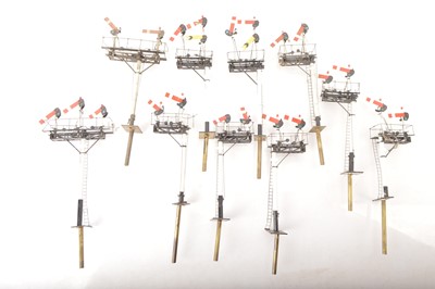 Lot 887 - Kit/Scratch built group of Finescale 0 Gauge Signals (27)