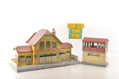 Lot 897 - A large JEP 0 Gauge Station with Signal Box and Signals (6)