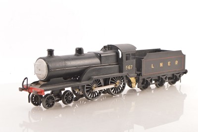 Lot 914 - A modified Leeds Model Co 0 Gauge electric LNER 4-4-0 Locomotive and Tender (2)