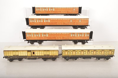 Lot 920 - Leeds Model Co 0 Gauge paper-sided Coaching Stock (5)