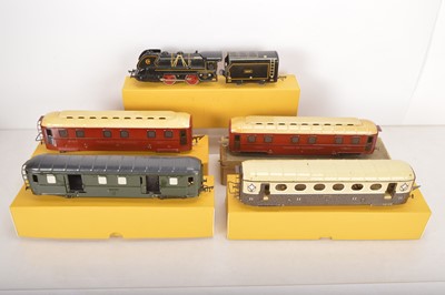 Lot 943 - Jep 0 Gauge SNCF Locomotive and coaches (4)