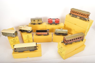 Lot 946 - Jep 0 Gauge Passenger and goods rolling stock (15)